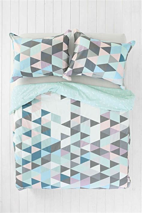 30 timeless geometric and graphic bedding ideas