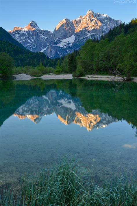 Eine saubere, sichere küste, eine grüne landschaft, schneebedecktes zur zeit sind immobilien in slowenien sehr gefragt. Slowenien - Bergsee in den Julischen Alpen ...