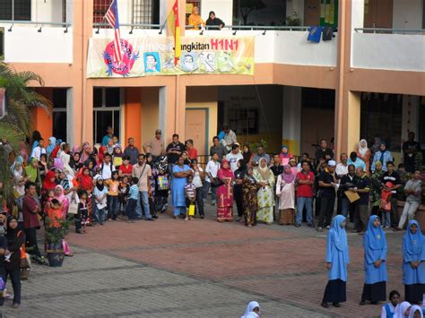 .bunga nusantara, villa smk 6 kamar tidur 2 lantai tentunya dengan fasilitas lainnya yang lengkap juga mewah yang berlokasi di cipanas puncak sebelum taman little venice kota bunga. SMK Taman Bunga Raya (1): Gambar-gambar sekitar hari ...