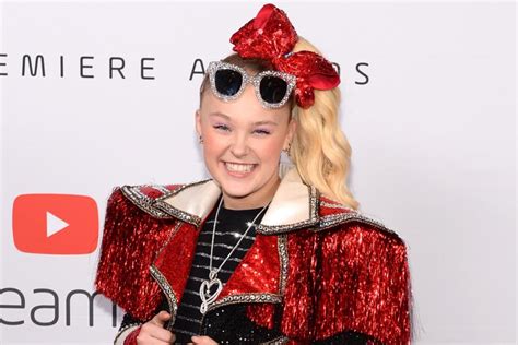 Jojo Siwa Says Shes Trying So Bad To Get Kissing Scene With A Man