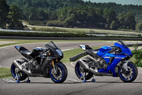 The r1m comes with dual disc front brakes and disc rear brakes along. 2020 Yamaha YZF-R1 and R1M revealed - Motorcycle News
