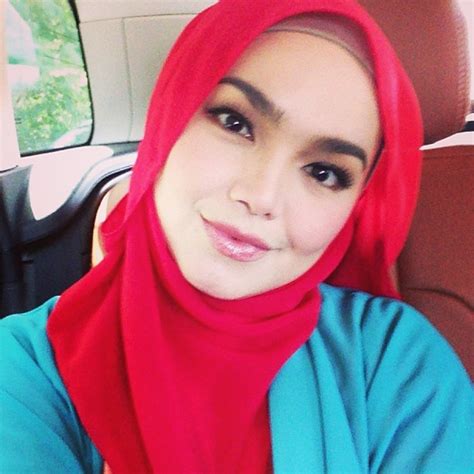 Siti nor haliza abd zamani currently works at the centre for islamic thought and understanding (citu), universiti teknologi siti nor haliza does research in dakwah and islamic leadership. Fesyen Tudung Dato' Siti Nur Haliza - ! Love Is Cinta