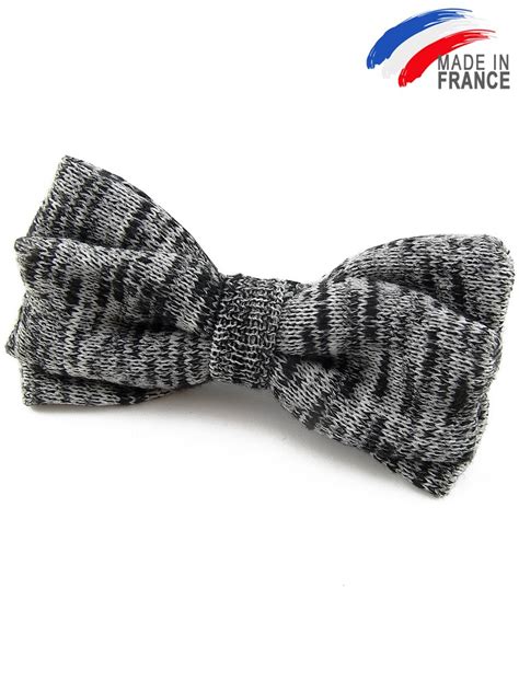 Que ce soit un costume pour un événement important comme un mariage, une cérémonie religieuse ; Noeud papillon tricot noir chiné