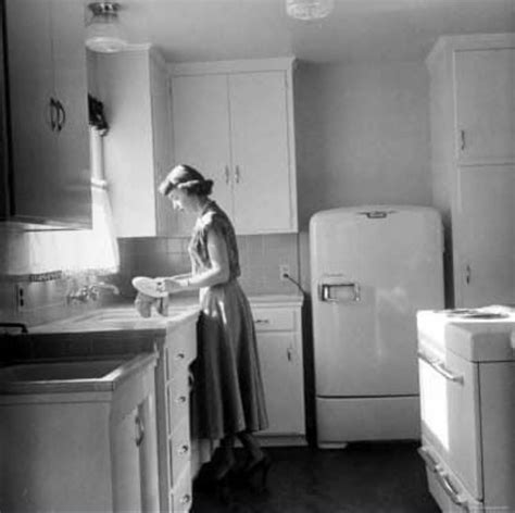 Happy Housewife Vintage Housewife Retro Housewife 1940s Kitchen Old