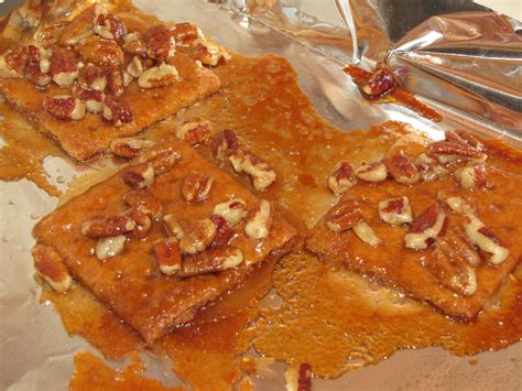 Pecan Praline Bars 35 Little Graham Crackers 1 Cup Packed Brown Sugar 1 Cup Butter 1 4 Tsp