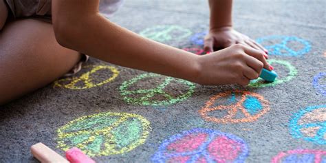 8 Best Sidewalk Chalk For Kids 2020 Colorful Sidewalk Chalk
