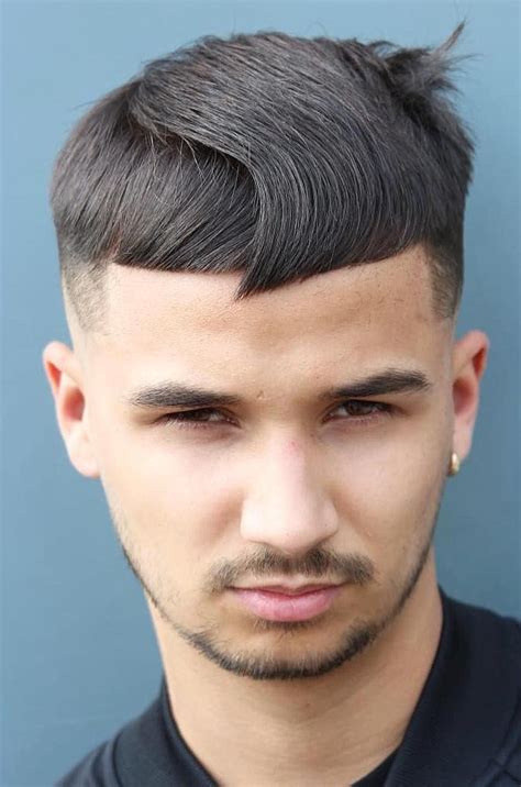 20 Angular Fringe Haircuts An Unexpected 2022 Trend Mens Hairstyles Fringe Hairstyles