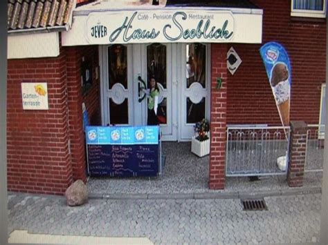 Cuenta con 2 dormitorios, una cocina completa y cuarto de baño con una bañera y una ducha a ras de suelo. Angebote: Haus Seeblick (Neuwerk) günstig online buchen ...