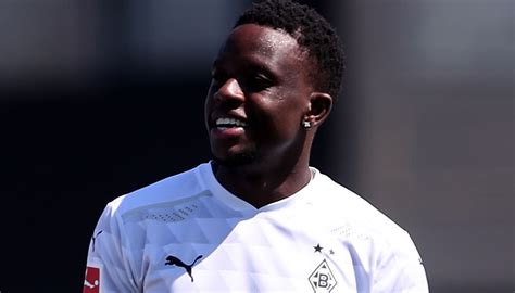 Denis Zakaria steht beim FC Bayern und 2 weiteren Topklubs ...