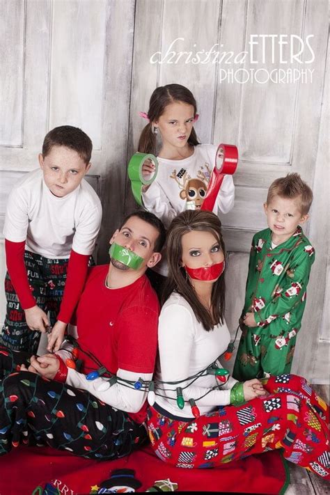 Dressing for family photos can always pose many questions, but dressing for family photos on the beach adds an extra layer of uncertainty. 31 Most Creative Family Photo Poses And Ideas | Best ...