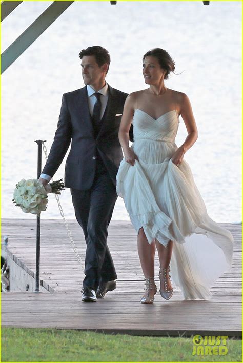 justin bartha marries lia smith in hawaii wedding photos here photo 3022791 justin bartha