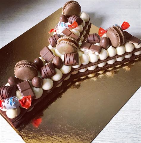 La base du number cake est réalisée avec une pâte sucrée et j'ai choisi de la ganache montée au chocolat pour le garnir. Ruban de Gourmandises: Lettercake kinder #geburtstagskuchenkinder in 2020 | Alphabet cake, Cake ...