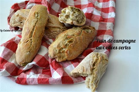 Pain de campagne aux olives vertes