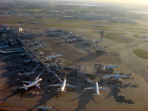 File:Heathrow Airport 010.jpg - Wikipedia, the free encyclopedia
