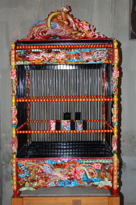 Maybe you would like to learn more about one of these? SANGKAR CAKRA UNTUK KICAU MANIA: PERTEMPURAN NAGA HARIMAU BURUNG HONG