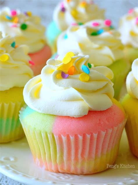 They are so cute, bright and festive. Peng's Kitchen: Marble Rainbow Cupcakes