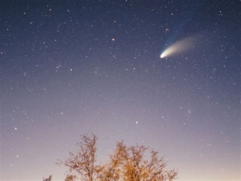 Las partículas que forman esta lluvia de meteoros no son las de la última vez que pasó el cometa halley por el vecindario de la tierra (1986), sino las que se separaron del cometa hace cientos de años. How long does it take for comets to "melt"? | Questions ...