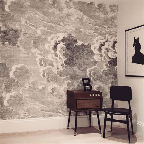 Nuvolette is a beautifully rendered cloudy sky, and has been designed as a smaller, more manageable, version of cole & son's existing nuvole design. Cole & Son Fornasetti Nuvolette Clouds wallpaper | Dekor ...