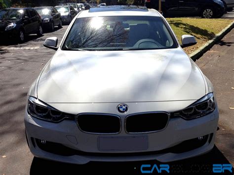 In its base format, this sedan hits 60 mph in 7.4 seconds and returns 45 mpg on the highway. BMW 328i 2013: preço, fotos, consumo e ficha técnica