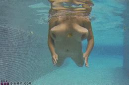 Underwater Boobs Titties Floating Under Water Gifs Pics Xhamster