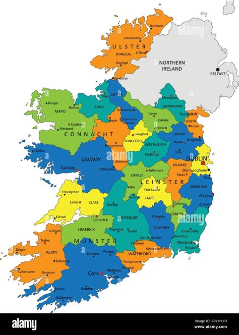 Mapa político de Irlanda colorido con capas claramente etiquetadas y
