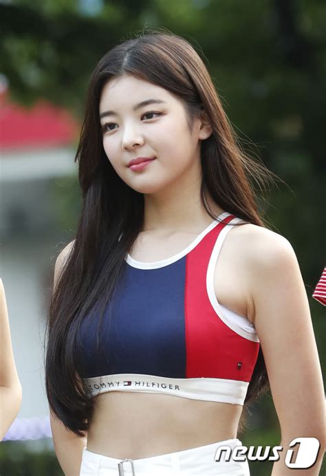 플랫폼운송사업 자체가 과거 '타다'서비스가 좌초되면서 새로운 대안으로 제시된 사업이기 때문이다. 있지 ITZY 리아 몸매 움짤 본명 나이 영어 집안 과거 졸업사진 ...