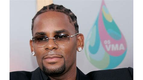 R Kelly Charged With 10 Counts Of Aggravated Sexual Abuse 8days