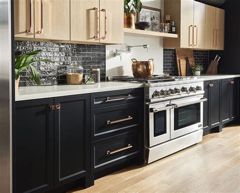 This design flourish will allow you to add color diversity to your. Light wood & matte black two-tone kitchen design. Metro profile in Recon Nordic SG … | Two tone ...