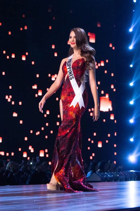 Cartiona gray merupakan juara 1 miss universe 2018 yang berasal dari filipina. LOOK: Mak Tumang gives peek of Catriona Gray's Mayon gown ...
