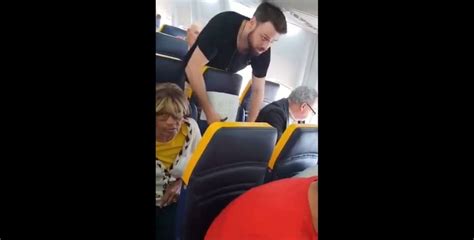 brutal ataque racista durante un vuelo de ryanair “no quiero sentarme junto a tu fea cara