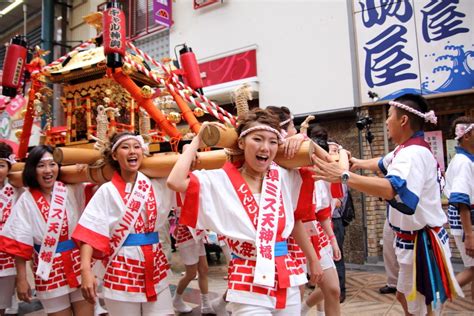 ゴンタの写真館 ギャル神輿（天神橋筋商店街・大阪市）