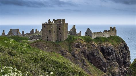 Photo Scotland Dunnottar Castle Cliff Nature Castles Ruins 2560x1440