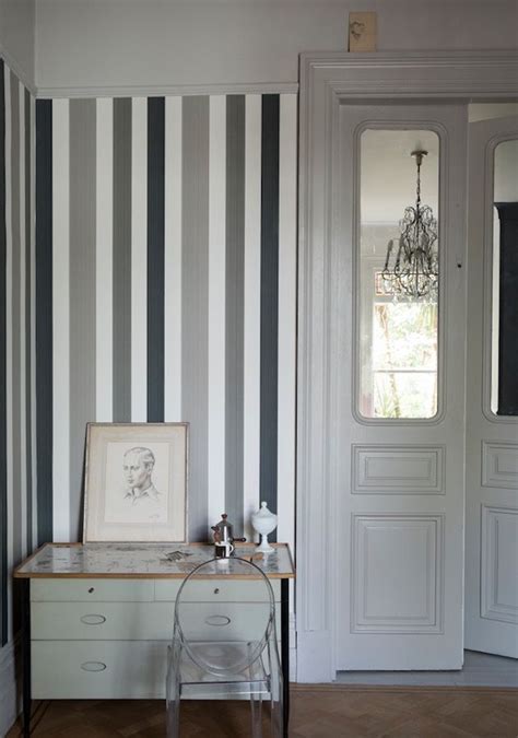 16 hallway wallpaper ideas for your home | Striped wallpaper, Hallway