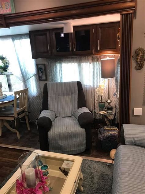 Do you decorate you kitchen for each season? 9 Beach Themed RV Makeovers | Trailer decor, Camper ...