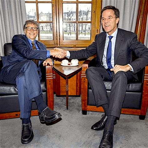 Als het op de liefde aankomt laat ik het aan. Bill Gates met Mark Rutte (foto Picabun) | Rob Scholte Museum