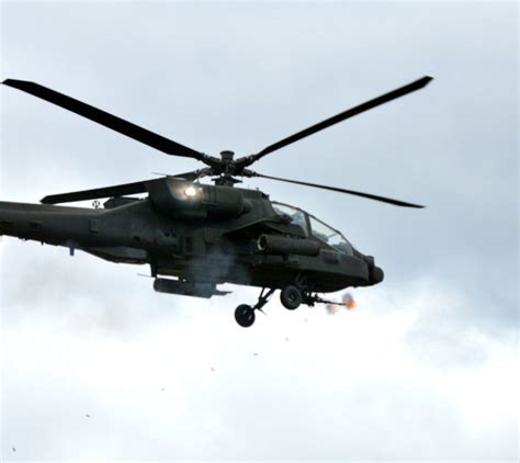 Powerful Images Of The Ah 64 Apache Attack Helicopter Military Machine