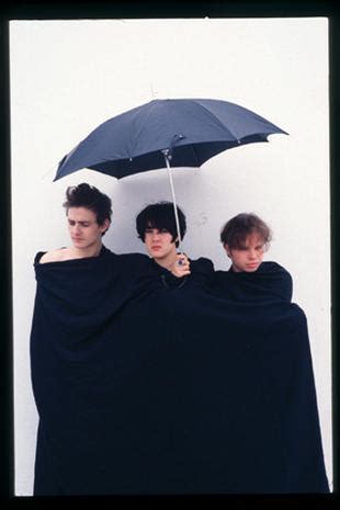 Galaxie 500 was an american alternative rock band that formed in 1987 and split up in 1991 after releasing three albums. Galaxie 500 - Photo 11 - Pictures - CBS News