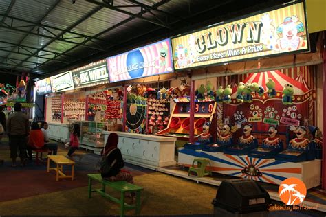 Batu ferringhi night market merupakan tempat wisata malam di penang yang cukup populer bagi wisatawan yang liburan ke malaysia. Permainan Pasar Malam - Jalan Jajan Hemat