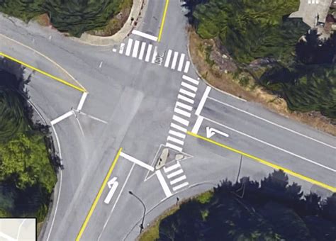 Caulfield Exit 4 Way Stop Intersection West Vancouver