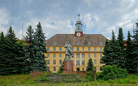 This was just part of the huge site which became known as wünsdorf or little moscow in the 1950's. Haus der Offiziere Foto & Bild | architektur, lost places ...