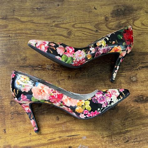 143 Girl Shoes 43 Girl Owanda Multicolor Floral Pointed Toe Patent Heels Poshmark