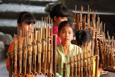 Simak Alat Musik Jawa Barat Populer Beserta Cara Memainkannya