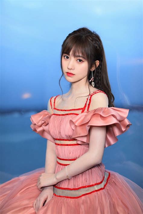 Cúc tịnh y (giản thể: Cúc Tịnh Y | Con gái, Nữ thần, Người mẫu nữ