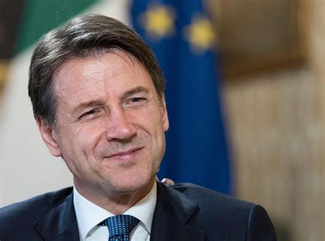 Italian prime minister giuseppe conte stood down on tuesday amid criticism of his handling of the. Giuseppe Conte Instagram, foto da bambino in bici: un ...