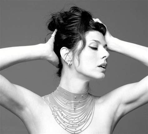 Download Marisa Tomei Topless Necklace Wallpaper