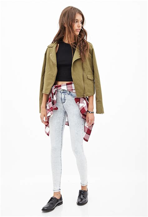 I like the light blue of the jacket as a contrast to the. Forever 21 Acid Wash Skinny Jeans | Where to buy & how to wear