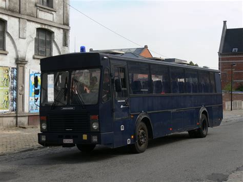 Die bezeichnung streifenwagen wurde durch den streifendienst der zu fuß „streifenden polizeivollzugsbeamten geprägt. Mannschaftswagen Jonckheere der Federal Polizei Belgien ...