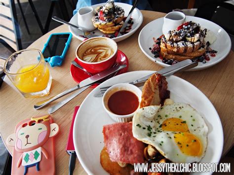 Known for its crunchy and soft roti canai served with ¼ of chicken and chicken curry, it's definitely a. Food: Breakfast Menu @ Upstairs Cafe (Subang Jaya) - Jessy ...