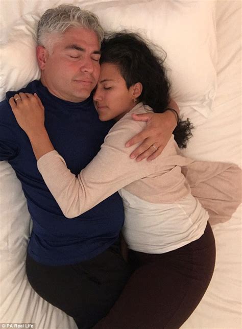 Professional Cuddler Earns 17k By Snuggling Strangers Daily Mail Online
