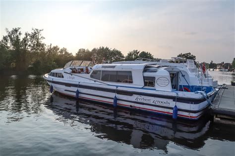 Norfolk Broads Boat Hire 10 Things To Know Before You Go Helen In